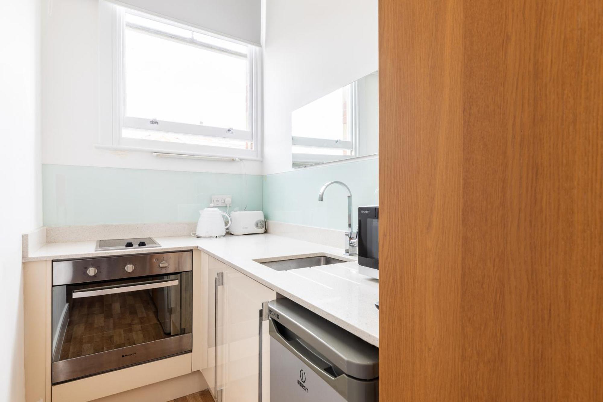 Clarges- Hsk Suites Лондон Экстерьер фото