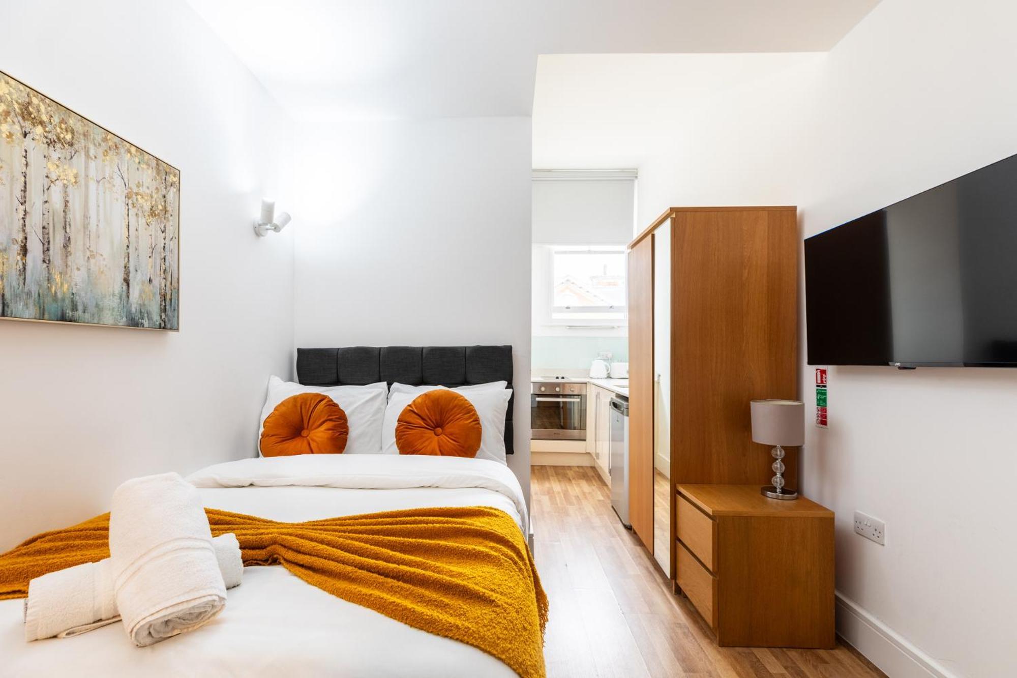Clarges- Hsk Suites Лондон Экстерьер фото