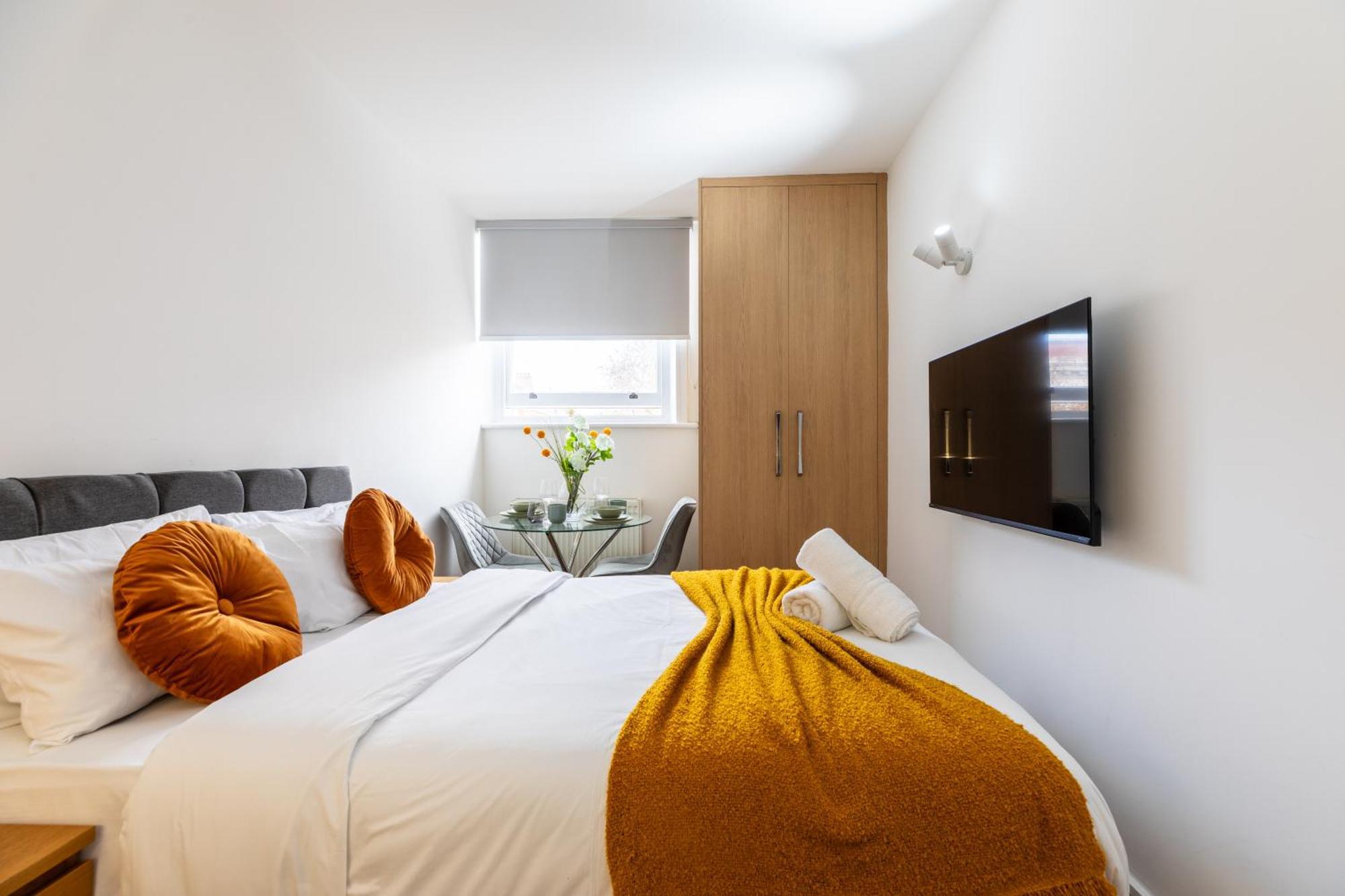 Clarges- Hsk Suites Лондон Экстерьер фото
