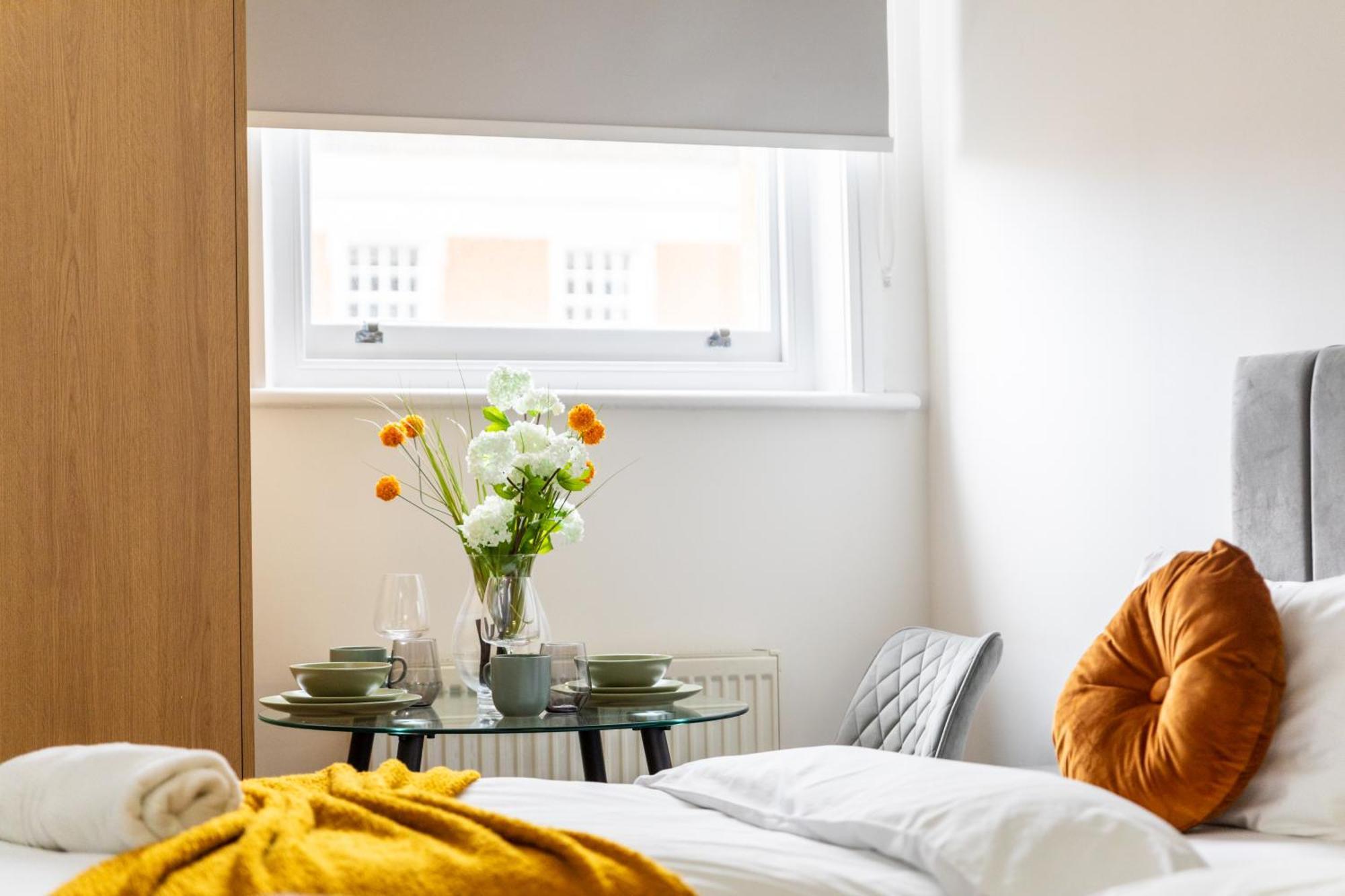 Clarges- Hsk Suites Лондон Экстерьер фото