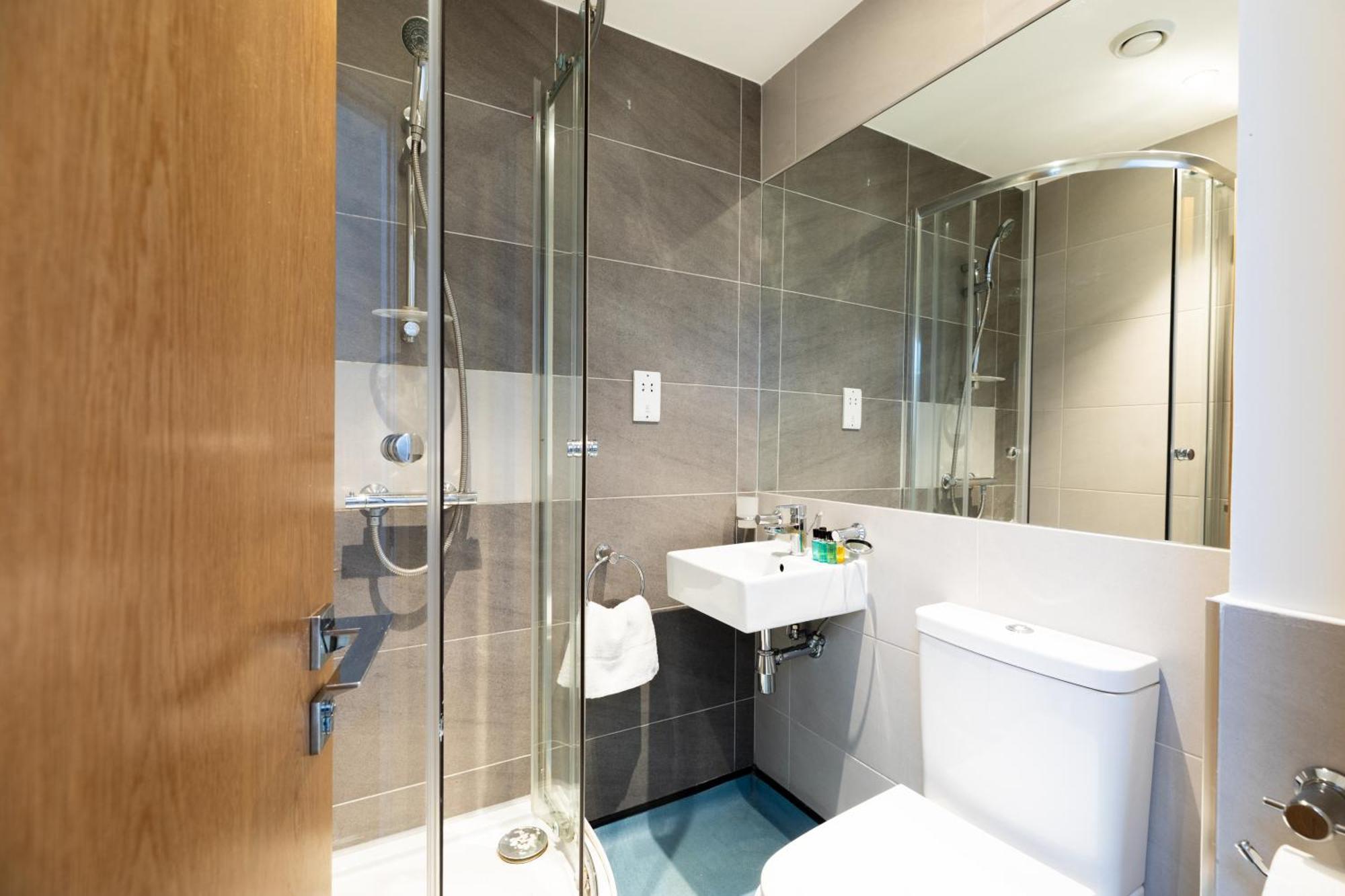Clarges- Hsk Suites Лондон Экстерьер фото