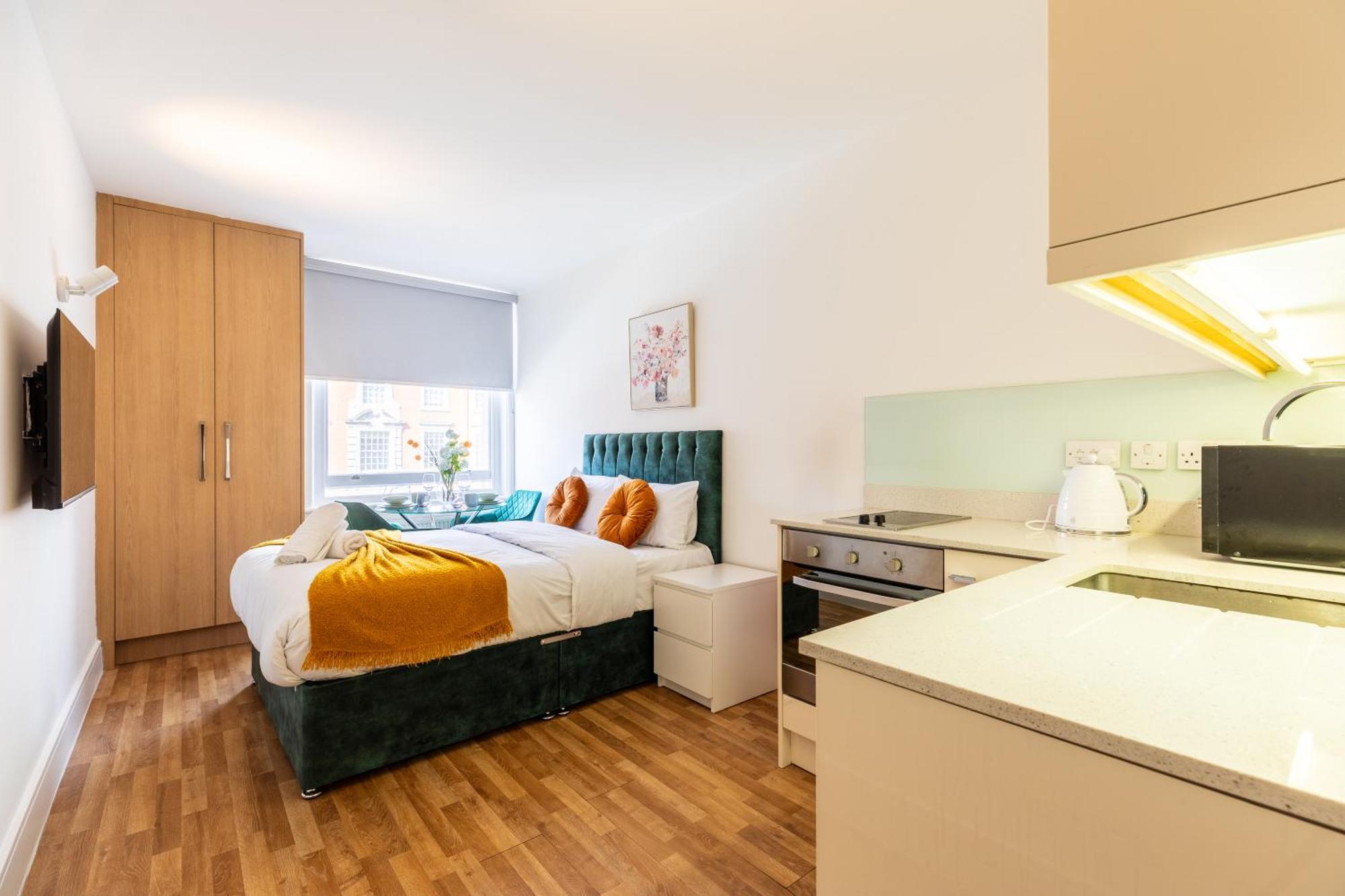 Clarges- Hsk Suites Лондон Экстерьер фото